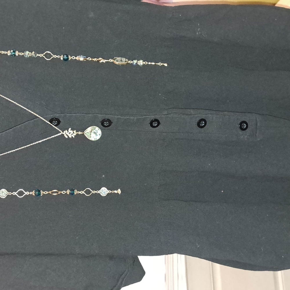 NWOT ROMPER - Picture 4 of 8
